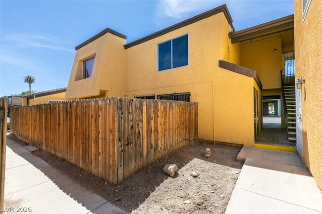 Building Photo - 1404 Santa Anita Dr