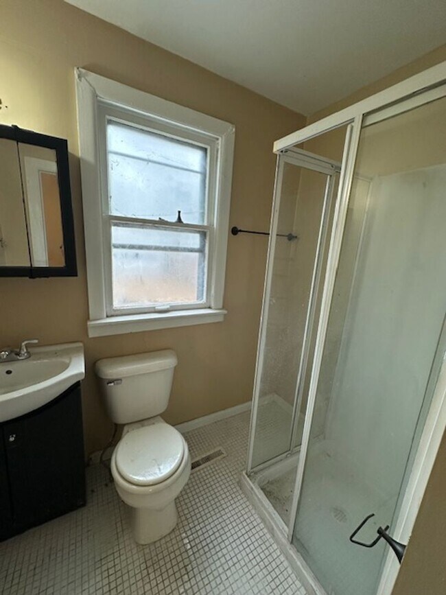 Foto del edificio - House for Rent with detached garage 3 BR/ 2 BA 61604