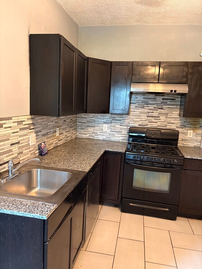 Foto del edificio - 3723 Sylvan Pl
