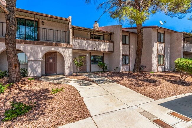 Building Photo - Remodeled 2 bedroom unit just minutes from...
