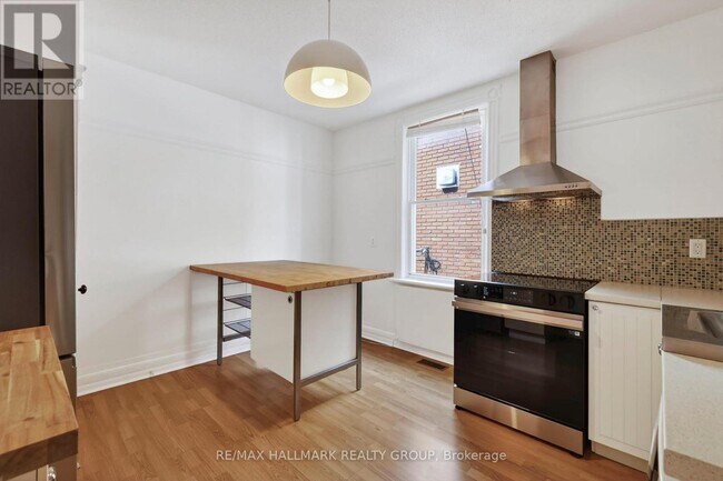 Photo du bâtiment - 380 Booth St