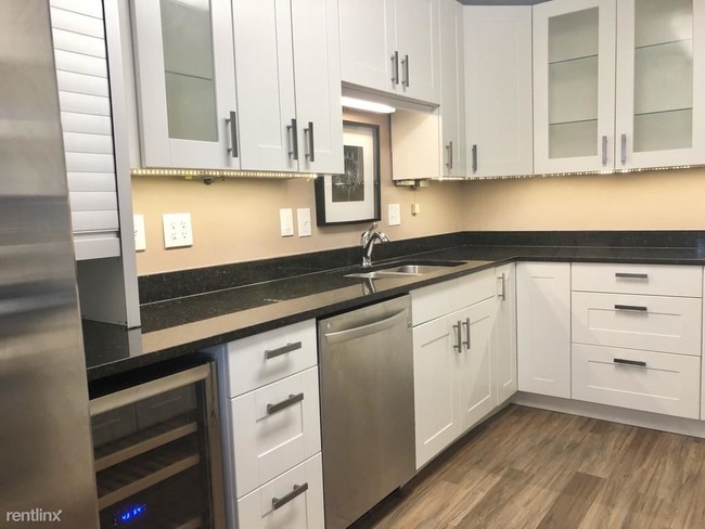 Foto del edificio - 8370 Greensboro Dr