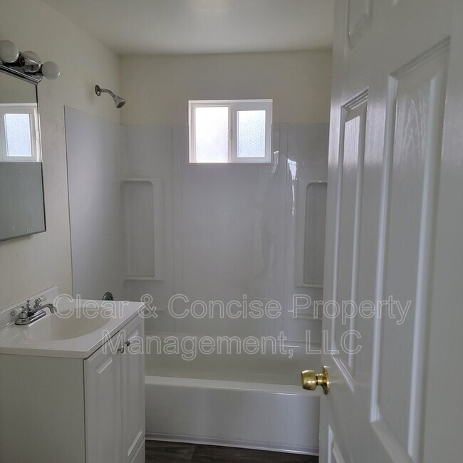Foto del edificio - 38 Corliss Ln