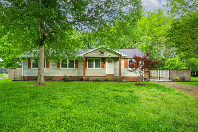 Building Photo - 1143 Bayview Dr