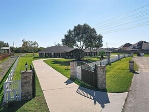 Building Photo - 26611 Meadow Ln