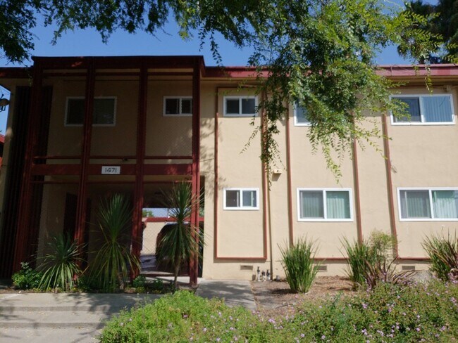 Foto del edificio - 1471 E Calaveras Blvd