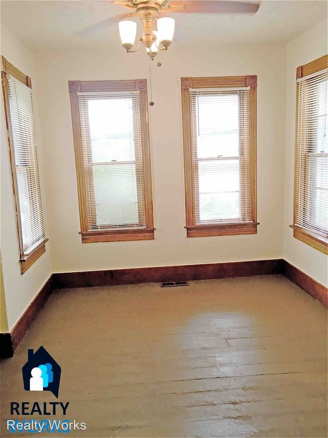 Building Photo - 3 br, 1.5 bath House - 1425 Lincoln