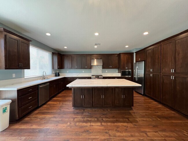 Foto del edificio - Completely Remodeled home in desirable Mou...