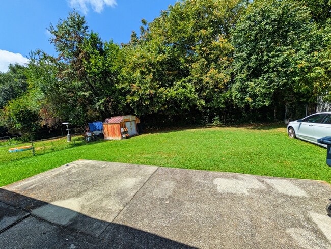 Building Photo - 2028 Top Hill Dr NW