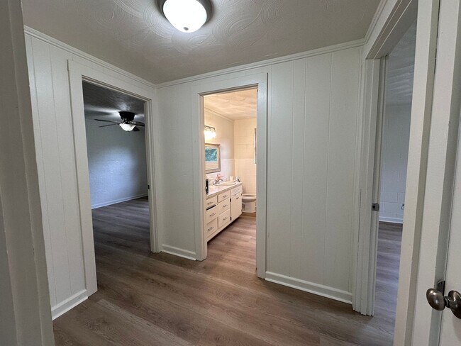 Building Photo - For Rent – $1,200/month | 2 Bed | 1 Bath