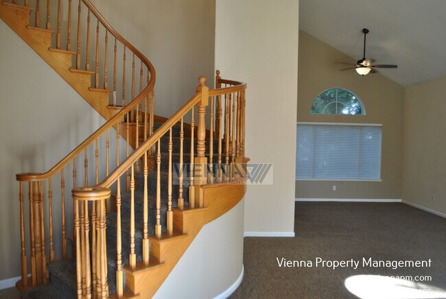 Building Photo - 6216 Cameo Dr