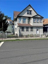 Building Photo - 115 Oak St
