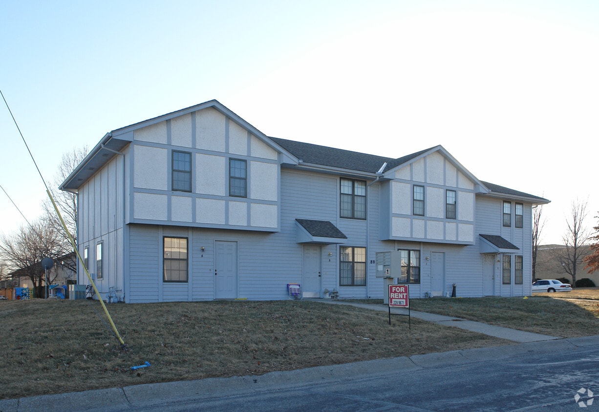 Primary Photo - 808 SW Meadowridge Dr