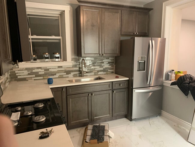 Photo - 5620 W Melrose St Apartment