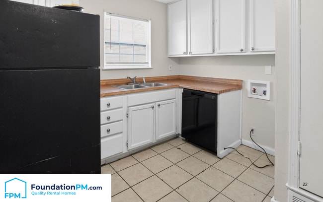 Building Photo - 3766 Windy Ave