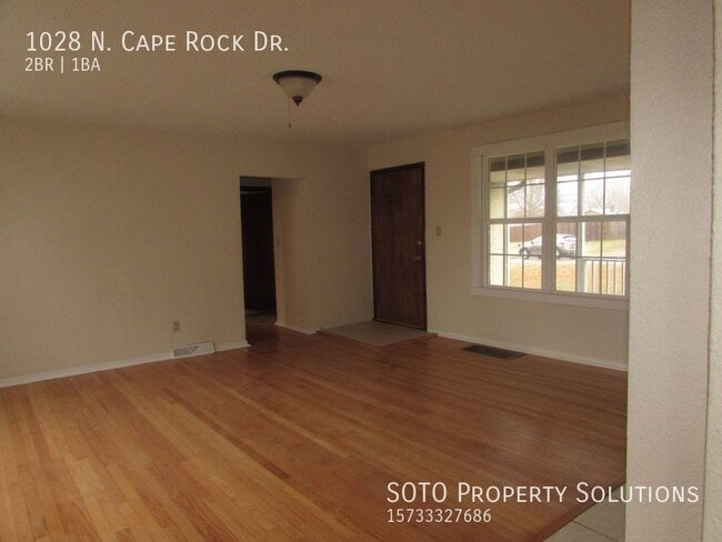 Foto del edificio - 2BD/1BA House, fresh paint, refinished har...