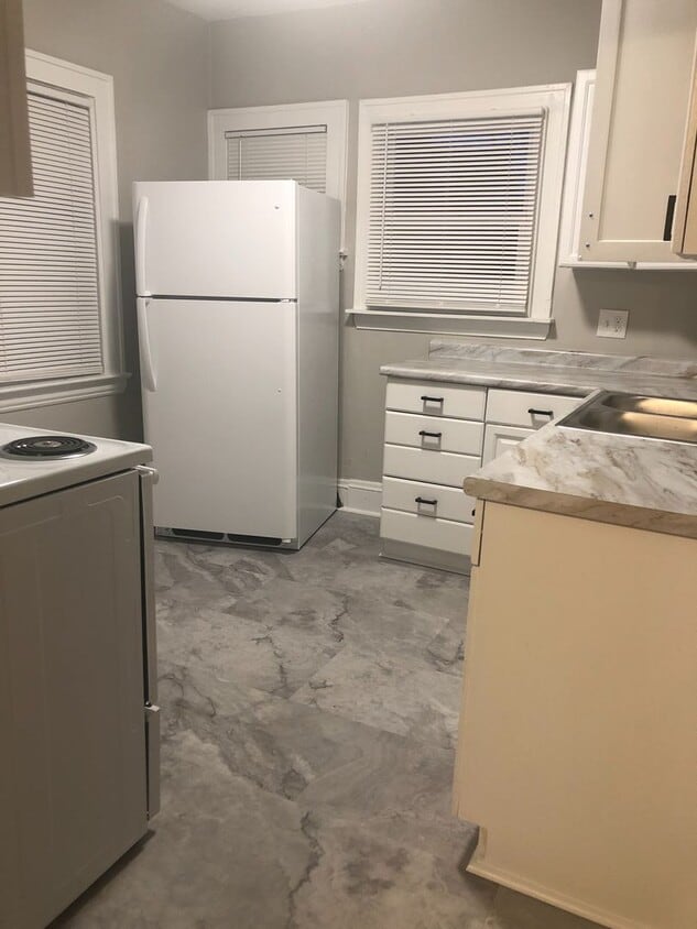 Primary Photo - Single Family Home 4 beds 2 bath FOR RENT!