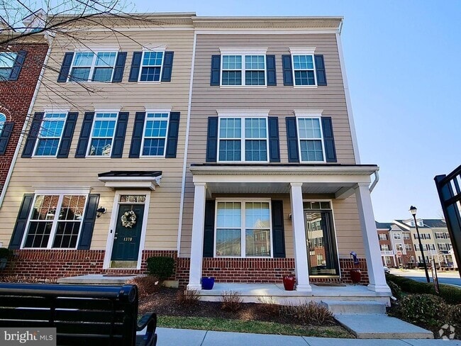 Building Photo - 1368 Parish Ave