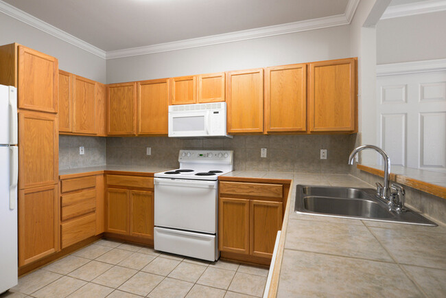 Building Photo - 4625 Burbank Dr