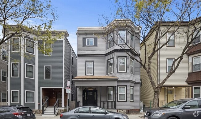 Building Photo - 726 E 2nd St