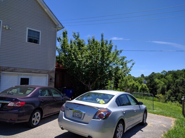 Foto del edificio - 709 Givens Ln