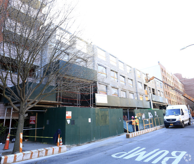 Building Photo - The Pointe