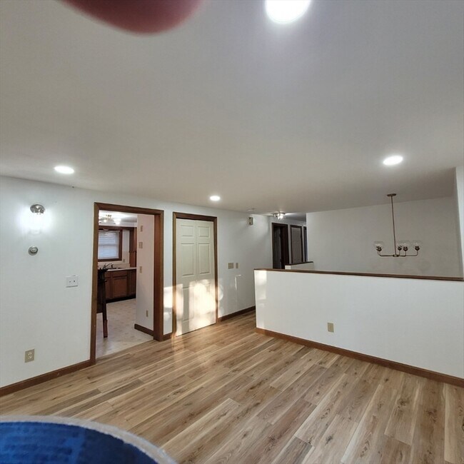 Foto del edificio - 47 River Rd