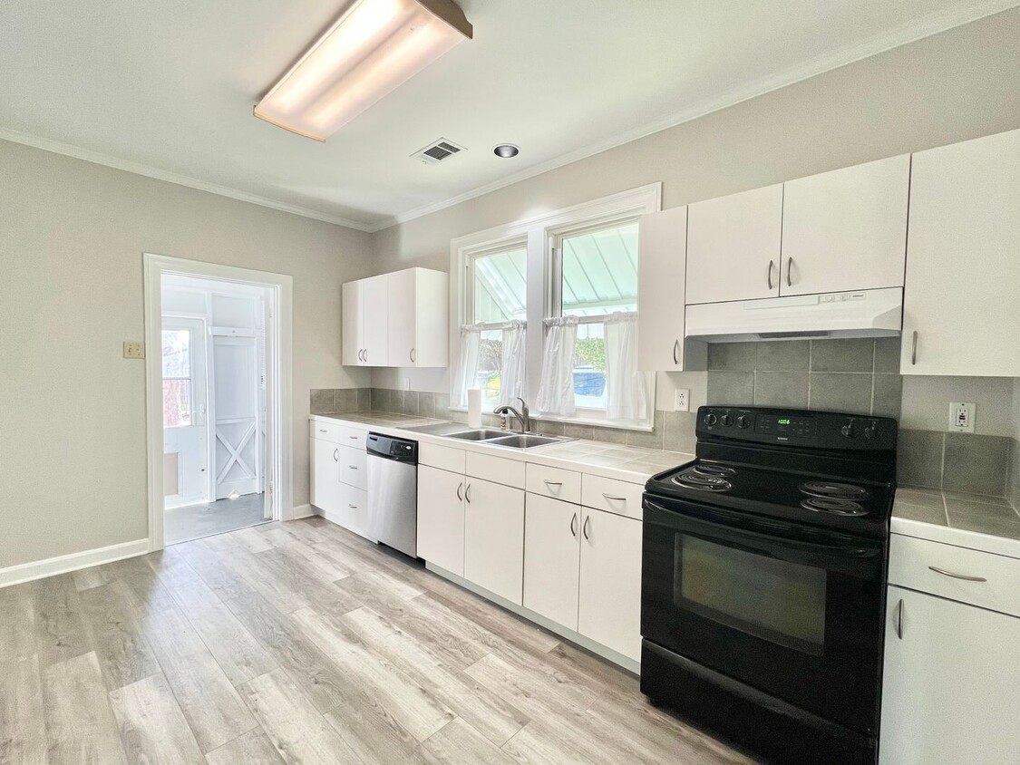 Primary Photo - Two Bedroom Home with a Beautiful Kitchen ...