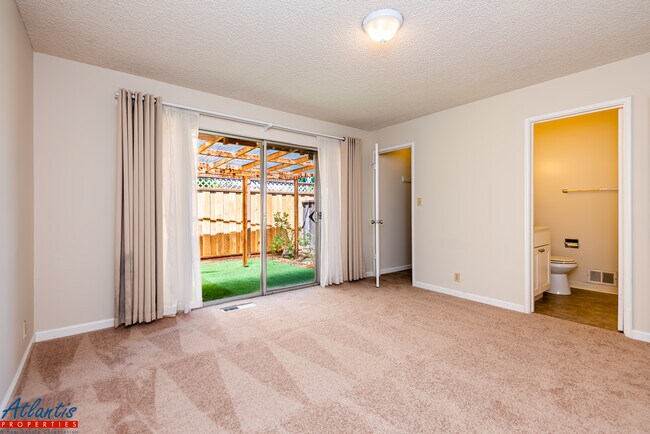 Building Photo - 1323 Kingfisher Way