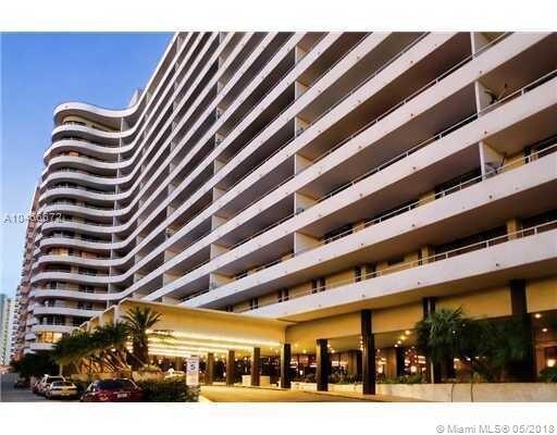 Primary Photo - 5555 Collins Ave