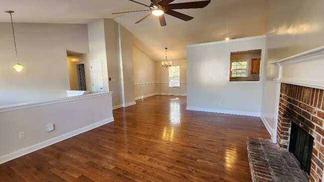 Building Photo - $500 off the first month