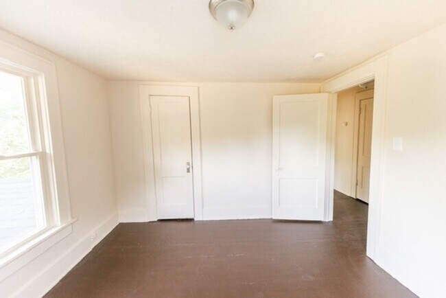Building Photo - 742 Noble Ave