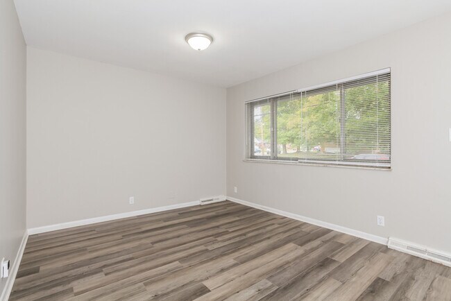 Building Photo - Adorable 3 Bedroom Home