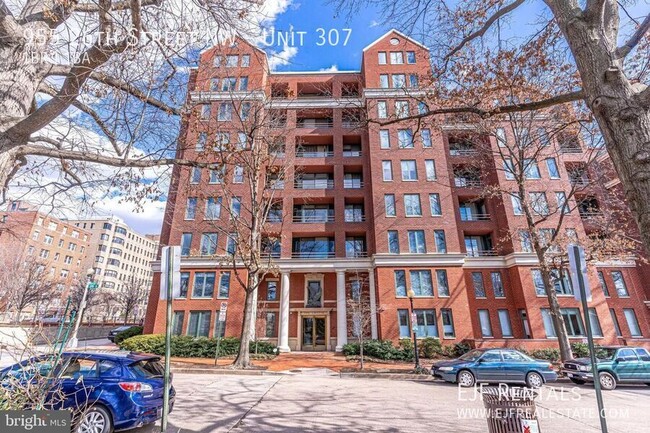 Building Photo - 955 26th St NW