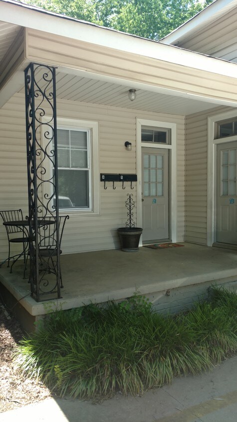 Exterior Front Entry - 621 N Cherry St