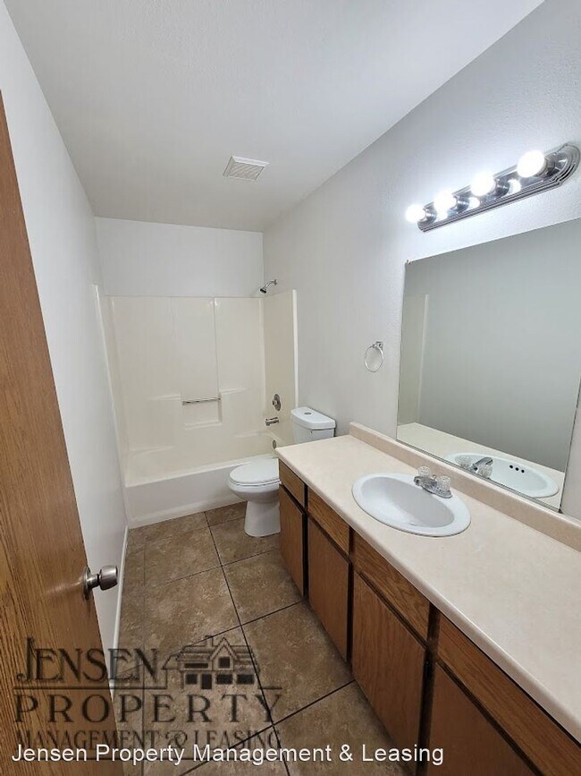 Building Photo - 2 br, 1 bath House - 1150 West 360 North #37