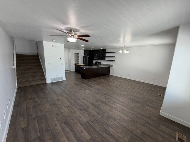 Building Photo - Well-Maintained Riverton Home with 2-Car Garage