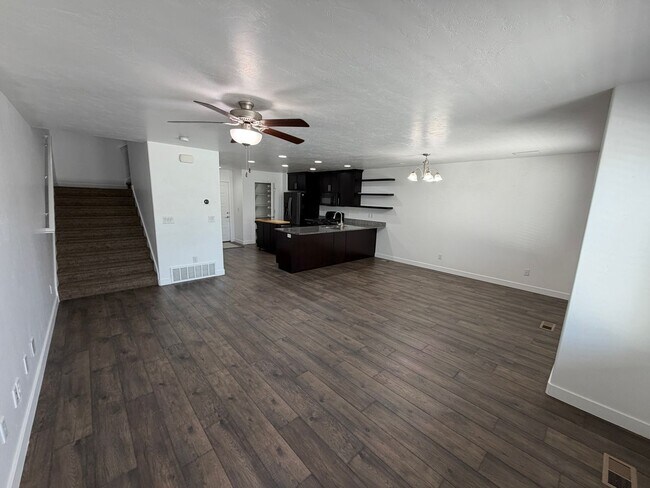 Foto del edificio - Well-Maintained Riverton Home with 2-Car Garage