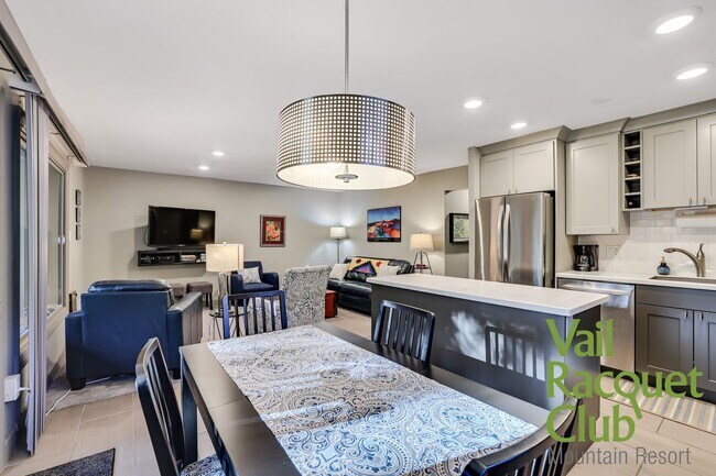 Foto del edificio - 4660 Racquet Club Dr