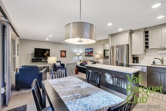 Building Photo - 4660 Racquet Club Dr