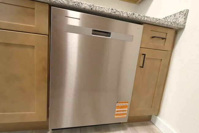 Foto del edificio - 3D Tour Available - Tower Grove East - Updated 1 Bedroom