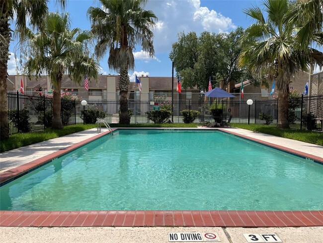 Building Photo - 10202 Forum Park Dr
