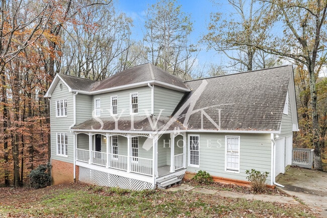 Building Photo - Your dream home awaits!