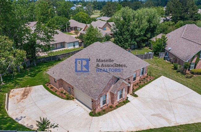 Building Photo - 4 Bed/3 Bath Home in Castlewoods