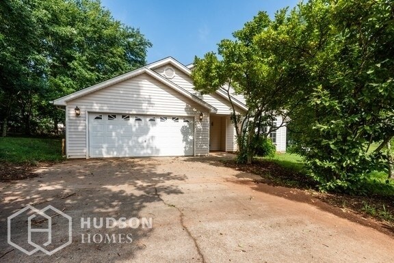 Foto principal - 440 N Rutherford Rd