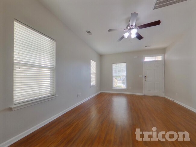 Foto del edificio - 484 Westmoreland Rd