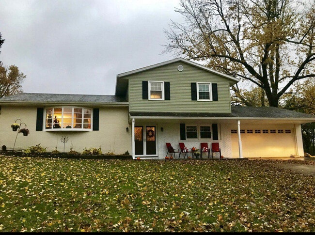Building Photo - 4305 E Maple Manor Pkwy
