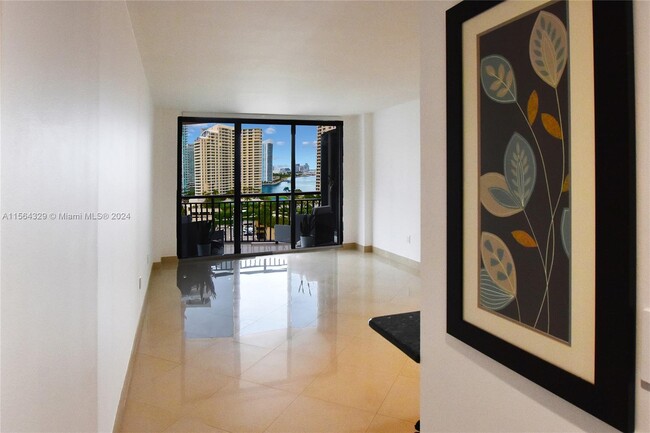 Foto del edificio - 540 Brickell Key Dr