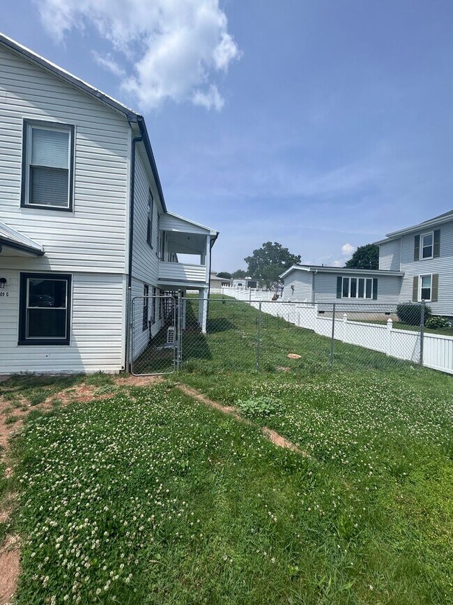 Foto del edificio - New lower price – Fully Renovated 2 Bed / 1 Bath Apartment in Elkton