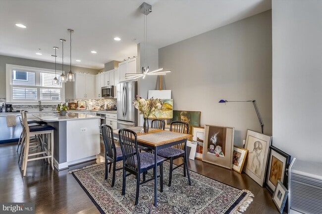 Foto del edificio - 8052 Red Hook St